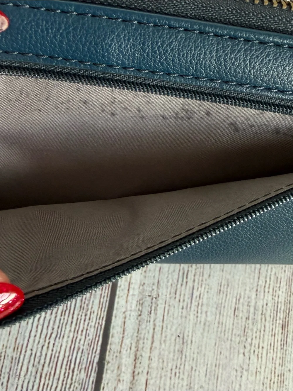 FOSSIL Madison Blue Heart Zipper Wallet